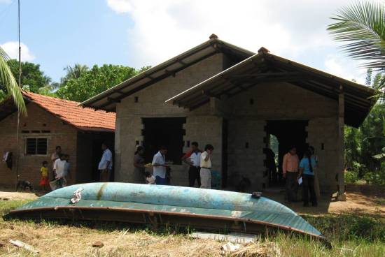 la nouvelle maison à côté de l'ancienne