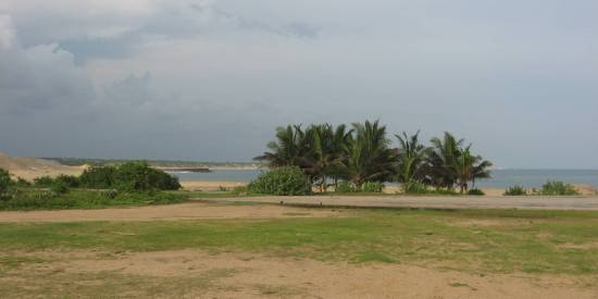 devant la plage de Kirinda